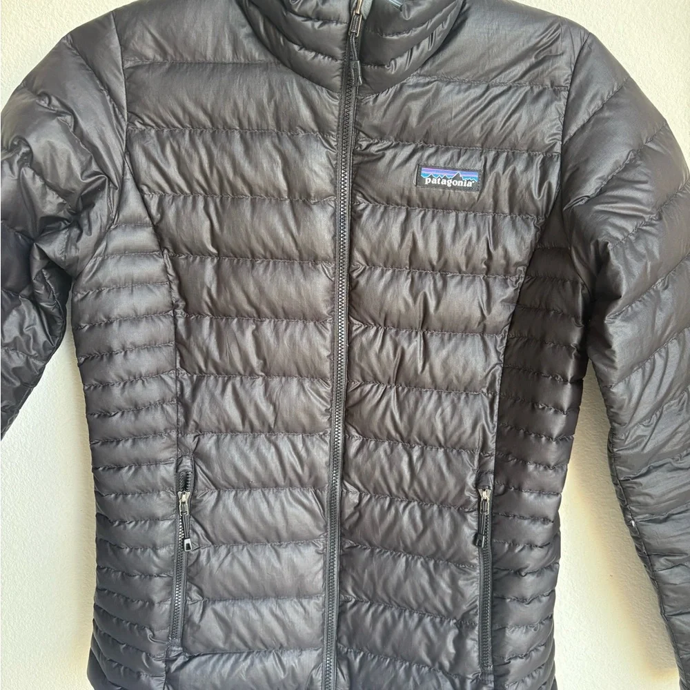 Patagonia Women's Black Puffer Jacket - Picture 3 of 6